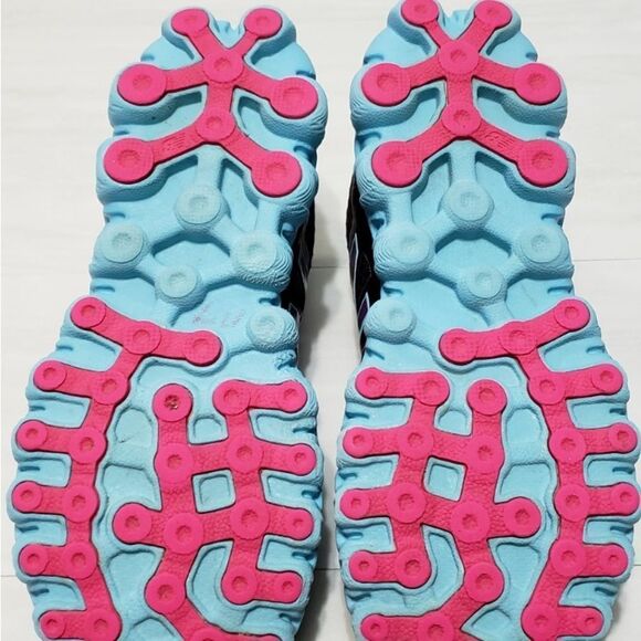 𝅺NEW Balance Minimus Running Shoes - Picture 10 of 13